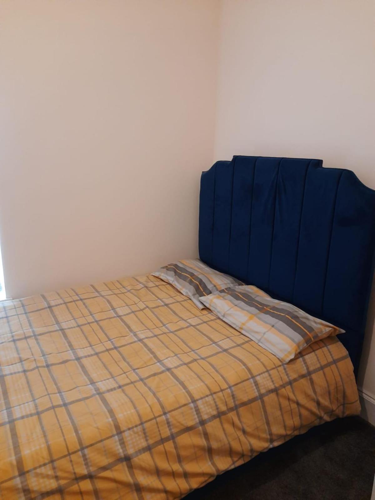 Lovely Bedroom With Shared Kitchen & Bathroom Free Parking Walsall Eksteriør billede